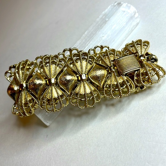Vintage Signed Coro Goldtone Bow Bracelet - Picture 3 of 7